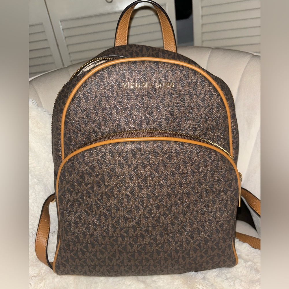 COPY - Michael Kors Sheila Medium Logo Backpack